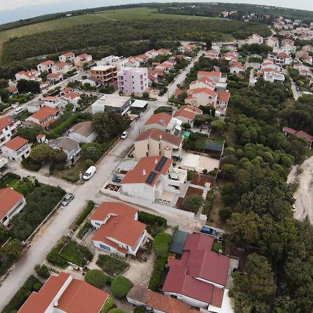 Apartment Basic Petrcane Buitenkant foto