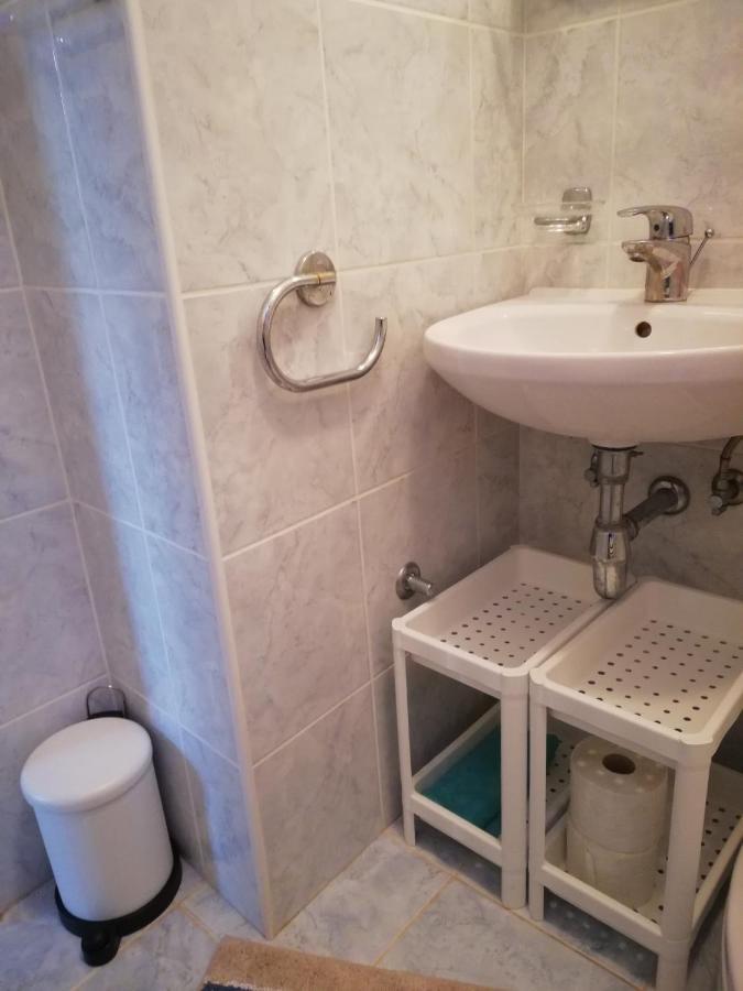 Apartment Basic Petrcane Buitenkant foto