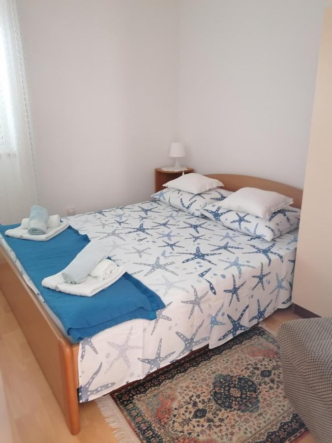 Apartment Basic Petrcane Buitenkant foto