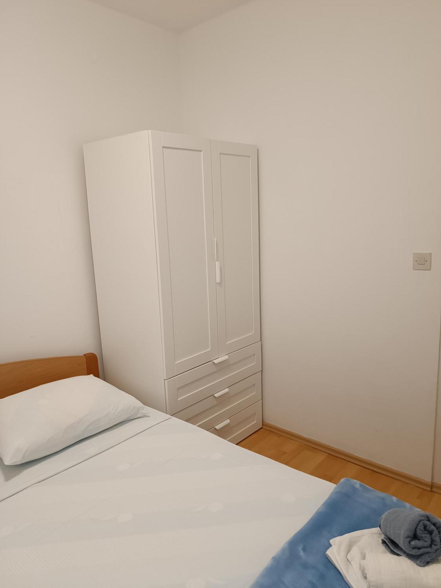 Apartment Basic Petrcane Buitenkant foto