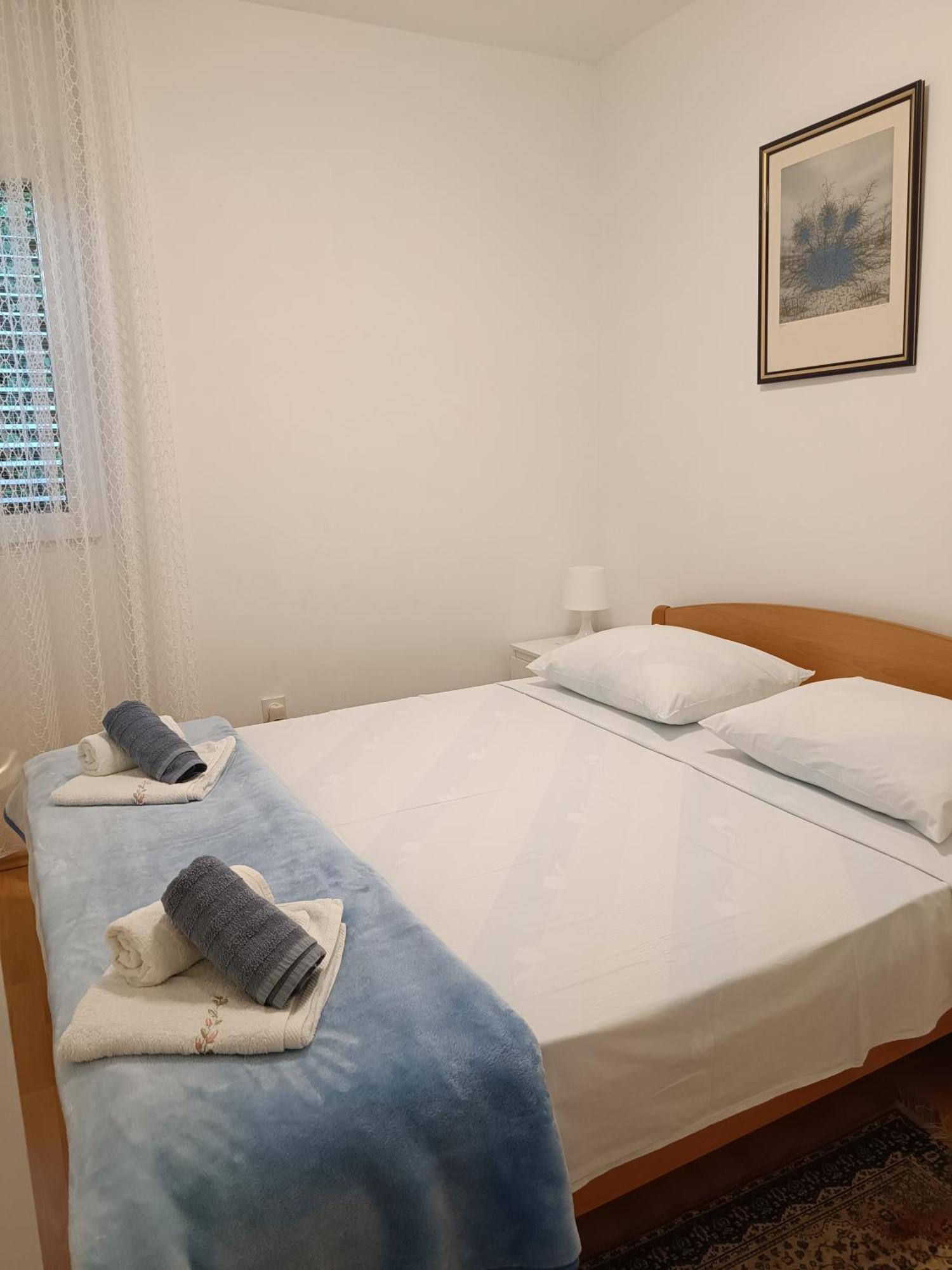 Apartment Basic Petrcane Buitenkant foto
