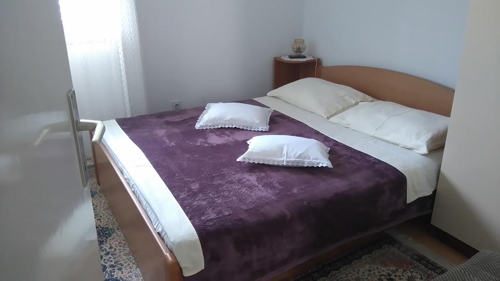 Apartment Basic Petrcane Buitenkant foto