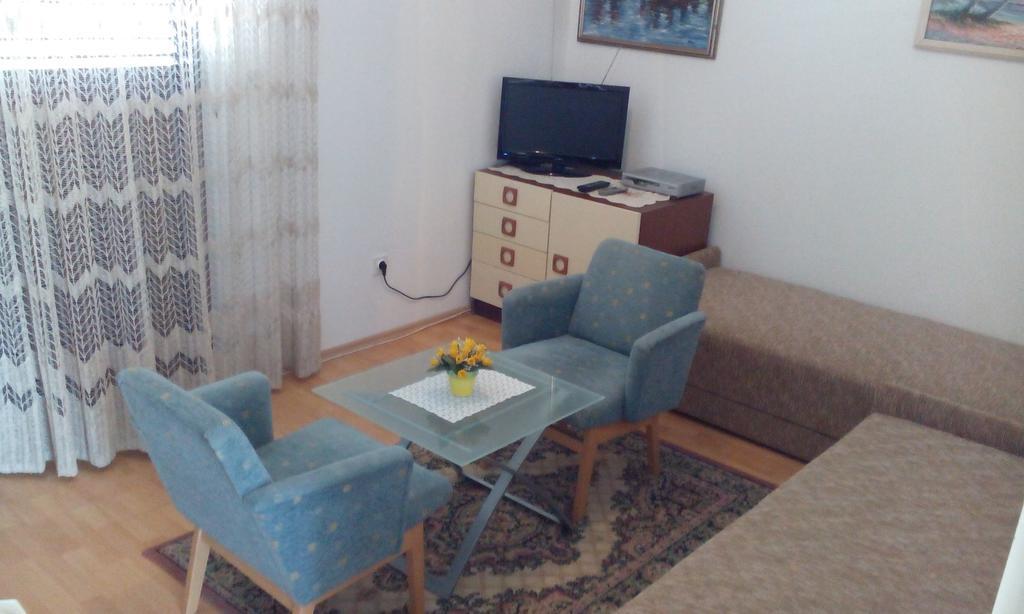 Apartment Basic Petrcane Buitenkant foto