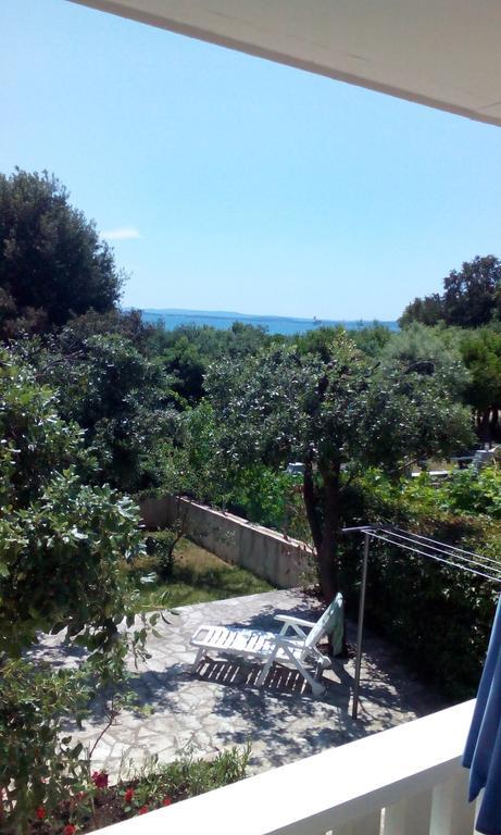 Apartment Basic Petrcane Buitenkant foto