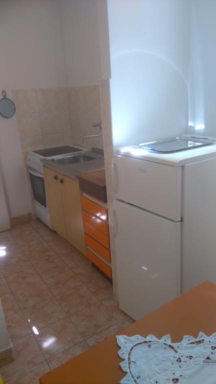 Apartment Basic Petrcane Buitenkant foto
