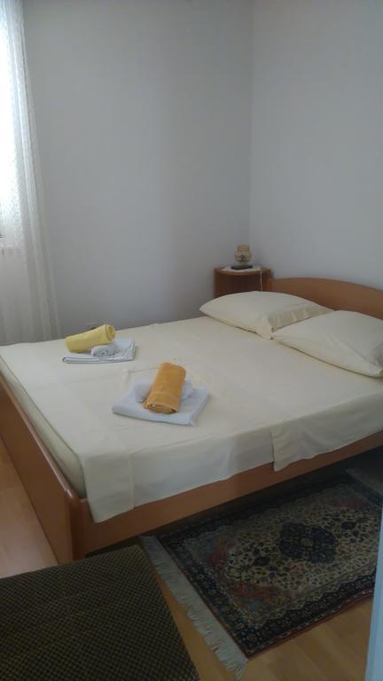 Apartment Basic Petrcane Buitenkant foto